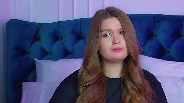 CrystalLyons' Live XXX Chat