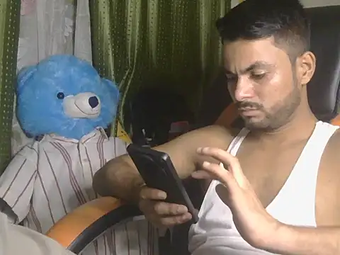 Онлайн чат XXX Stubborndesiboy
