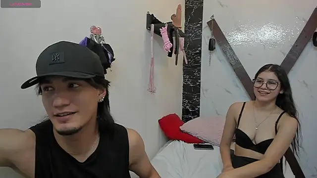 sweetauracouple's Live XXX Chat