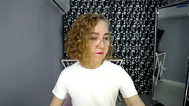 Chat +18 de queen_a_n_i ao vivo