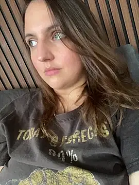 دردشة AliceDesmee الجنسية المباشرة