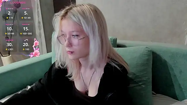 Nika-Smith Chat XXX in diretta
