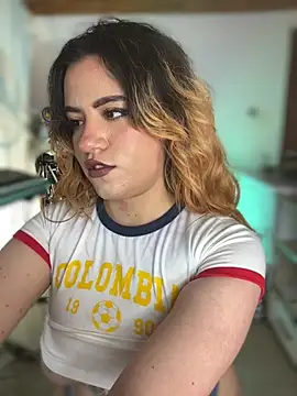 NikkiNix Adlı Modelin Canlı XXX Sohbeti