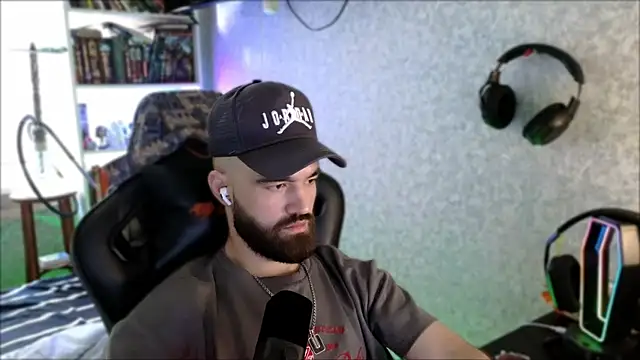 צ'אט XXX בשידור חי של _Serious_Man