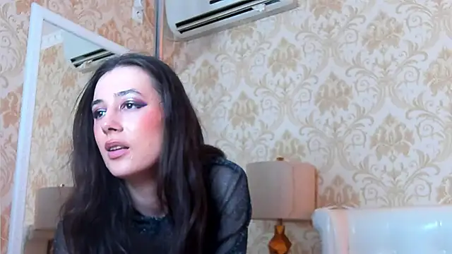 Chatroom XXX en direct de JuliaHunts