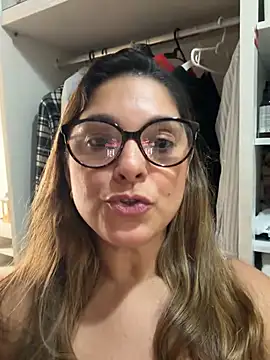 Chat +18 de Mariiii_morena ao vivo