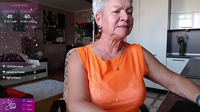 צ'אט XXX בשידור חי של roxana_brooks
