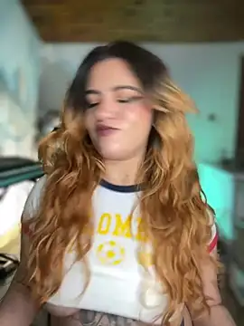 NikkiNix Adlı Modelin Canlı XXX Sohbeti