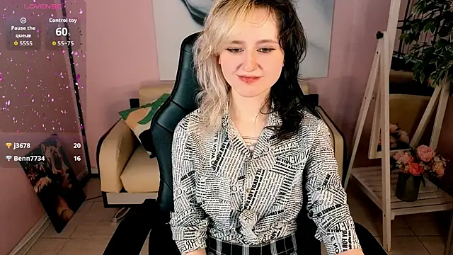 LinaVeritas' Live XXX Chat