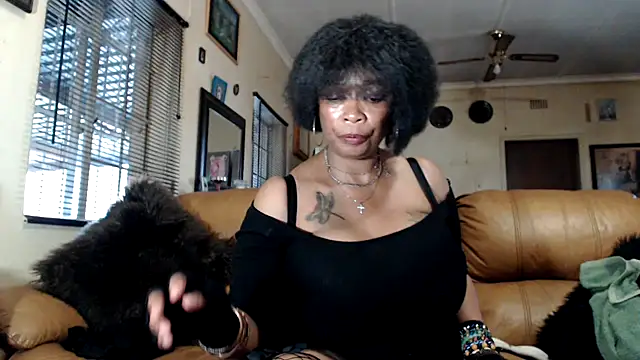 Chat +18 de Gucci_Bx ao vivo