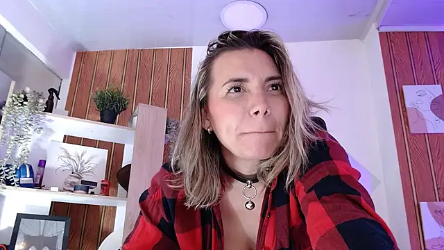 milfsecret69's Live XXX Chat