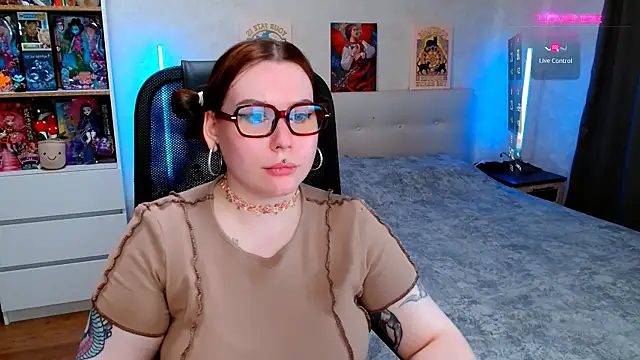 ur_geekgirl's Live XXX Chat