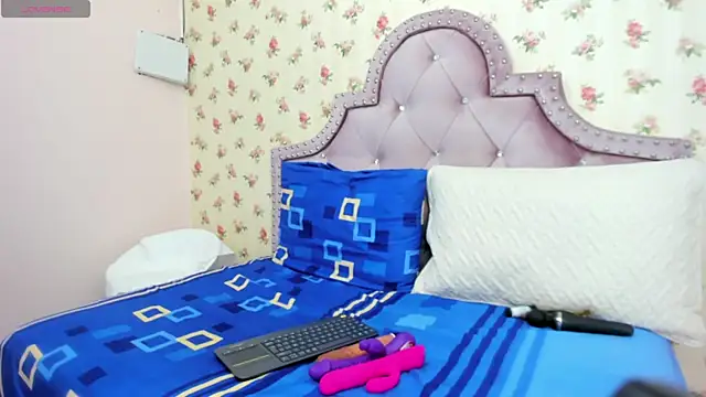 crystal_watson0 Adlı Modelin Canlı XXX Sohbeti