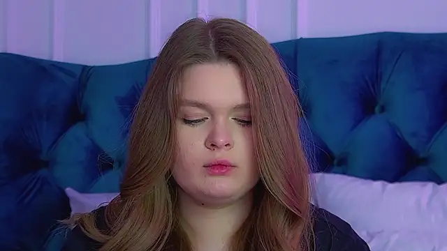 CrystalLyons live XXX chat