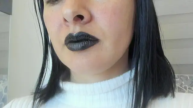 Chat +18 de queen_fetish ao vivo