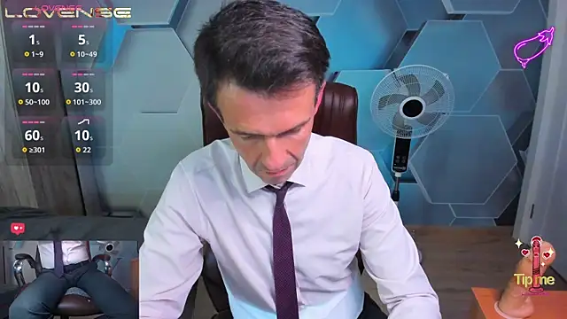 SteveTiger élő XXX-chatje