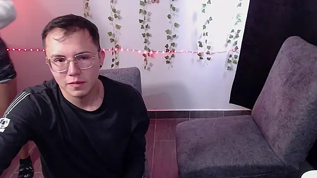 Tina_4_Charlie Chat XXX in diretta