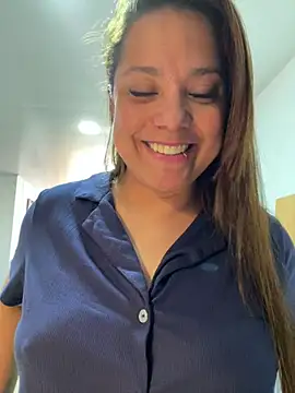 Pretty__Milf's Live XXX Chat