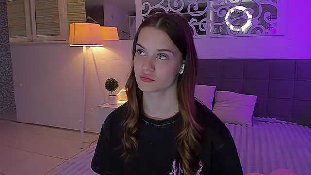 XXX chat uživo modela LuisaClover