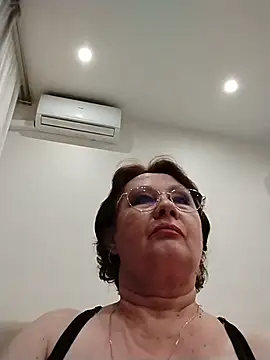 SalientClean Adlı Modelin Canlı XXX Sohbeti