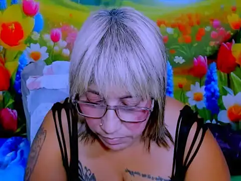 Chat +18 de indianroxy ao vivo