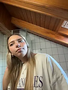 Naomi-Klein – Live XXX-chat