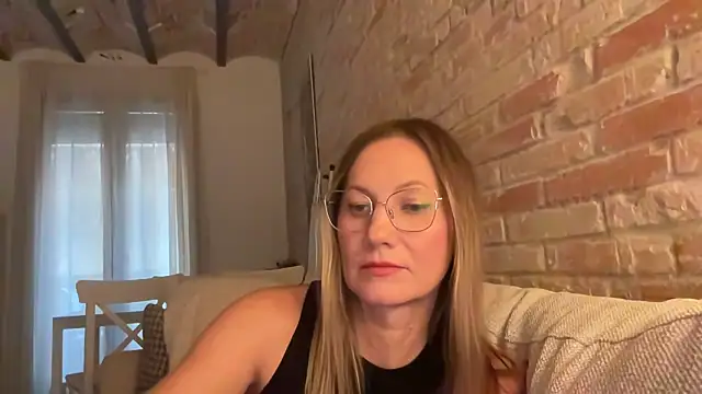 Feyoraa – Live XXX-chat