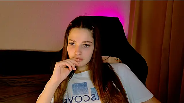 KiraVair's Live XXX Chat