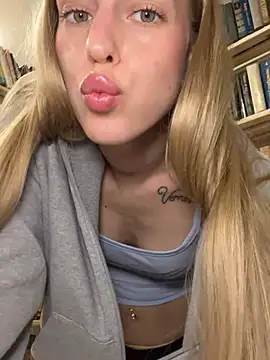 kira_mia élő XXX-chatje
