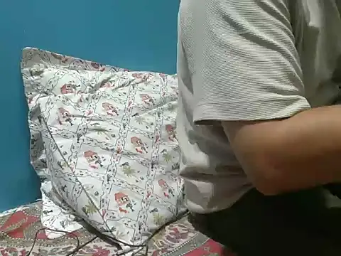 Precumboner Adlı Modelin Canlı XXX Sohbeti