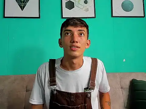 MaikolOrtizz élő XXX-chatje