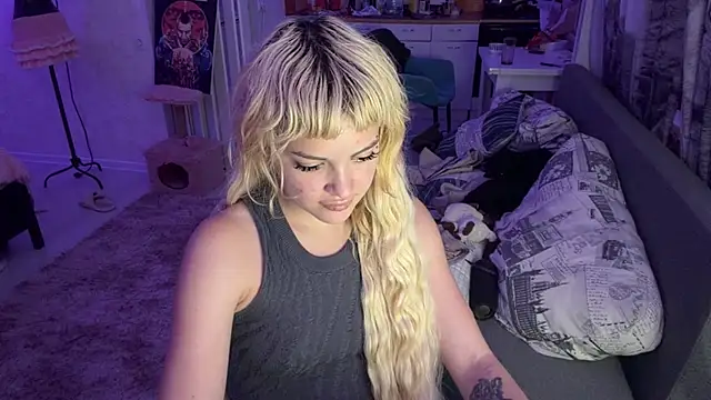 MagalyEssinger's Live XXX Chat