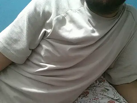 Precumboner élő XXX-chatje