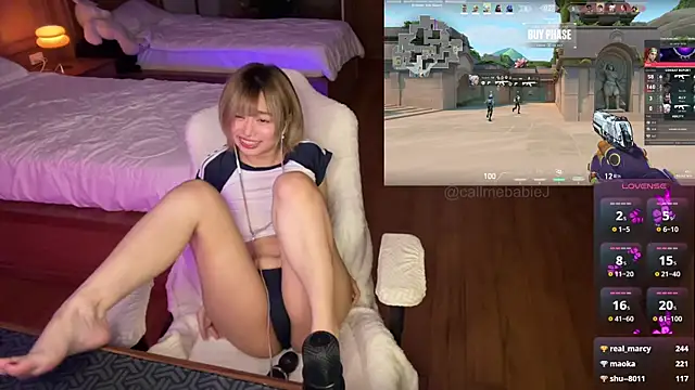 JayJaylovのライブXXXチャット