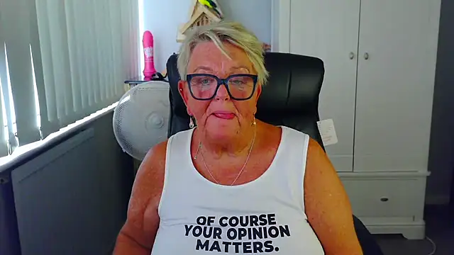 BridgetBlueEyes' Live XXX Chat