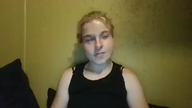 qwerty_h live XXX chat