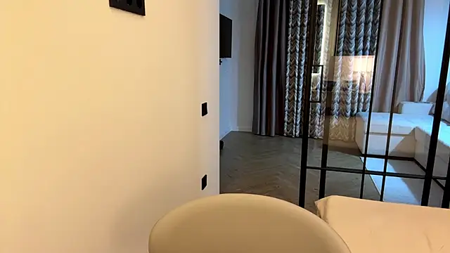 XXX chat uživo modela SupremeDividend