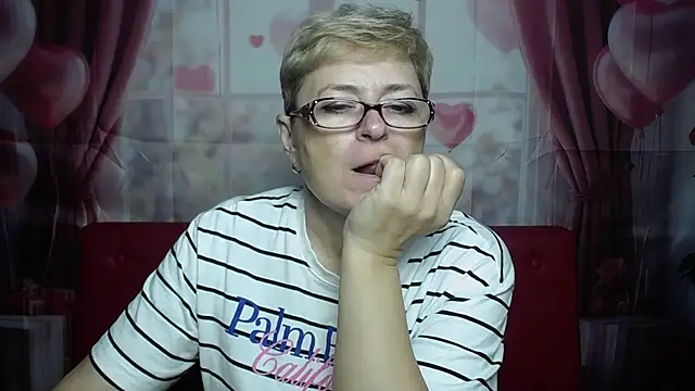 צ'אט XXX בשידור חי של EmiliaGree