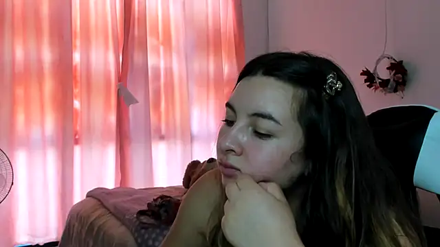 Czat XXX na żywo – __Emma__11__Lecat_