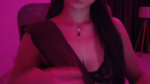 MidnightFlame live XXX chat