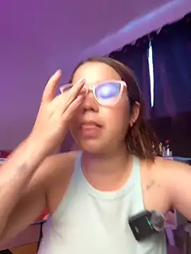 Lucyklein2022: απευθείας συνομιλία ΧΧΧ