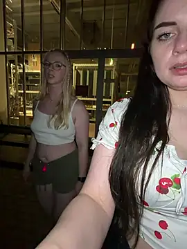 צ'אט XXX בשידור חי של EllyNora