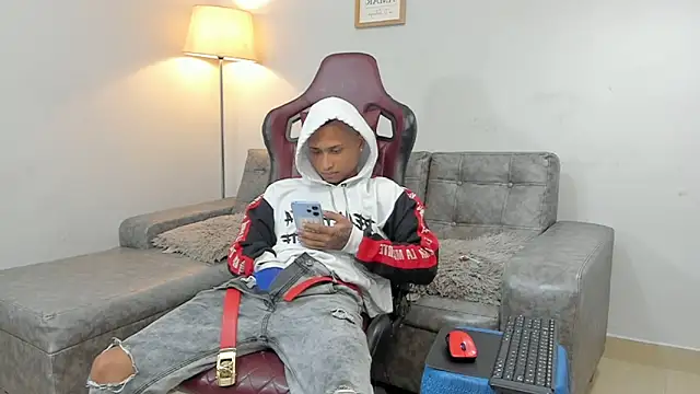 supreme_badboy2's Live XXX Chat