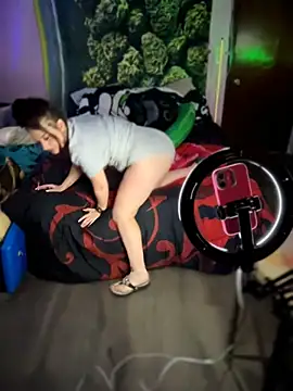 Jennybootyjones élő XXX-chatje