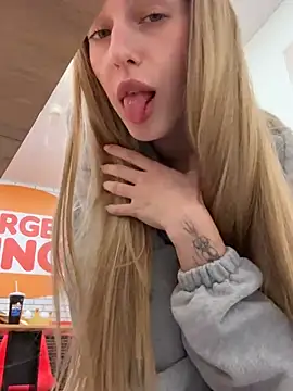kira_mia Chat XXX in diretta
