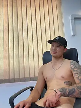Chat +18 de Alexander_ferre ao vivo