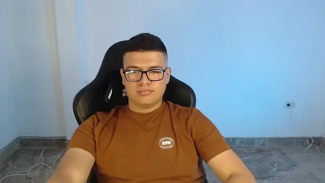 Plug_Control Live XXX-chat