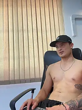 Chat XXX ao vivo de Alexander_ferre