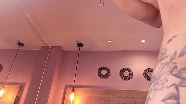ArianaGoldenのライブXXXチャット