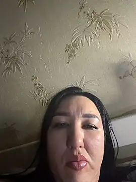 Naughtbaby_2025 élő XXX-chatje